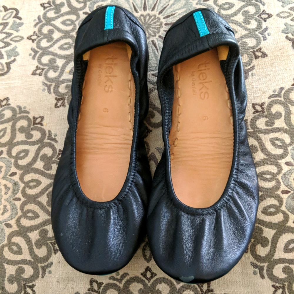 BLACK MATTE TIEKS..ONLY ONE TINY SCUFF